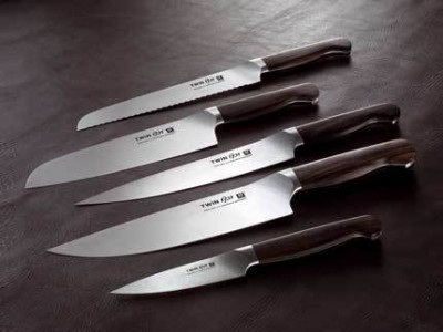 Twin 1731 All Knives.jpg