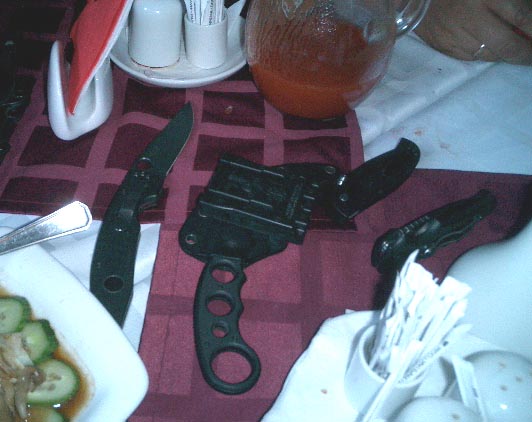 para_knifes.jpg