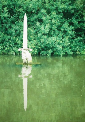 Statue_of_Excalibur,_Kingston_Maurward.jpg