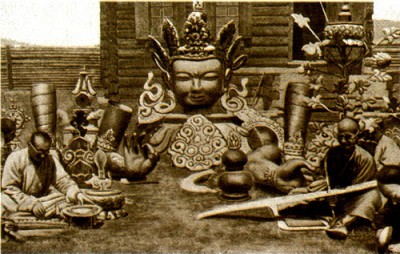 Изготовление статуи Будды Майтрейи, 1909 г..jpg